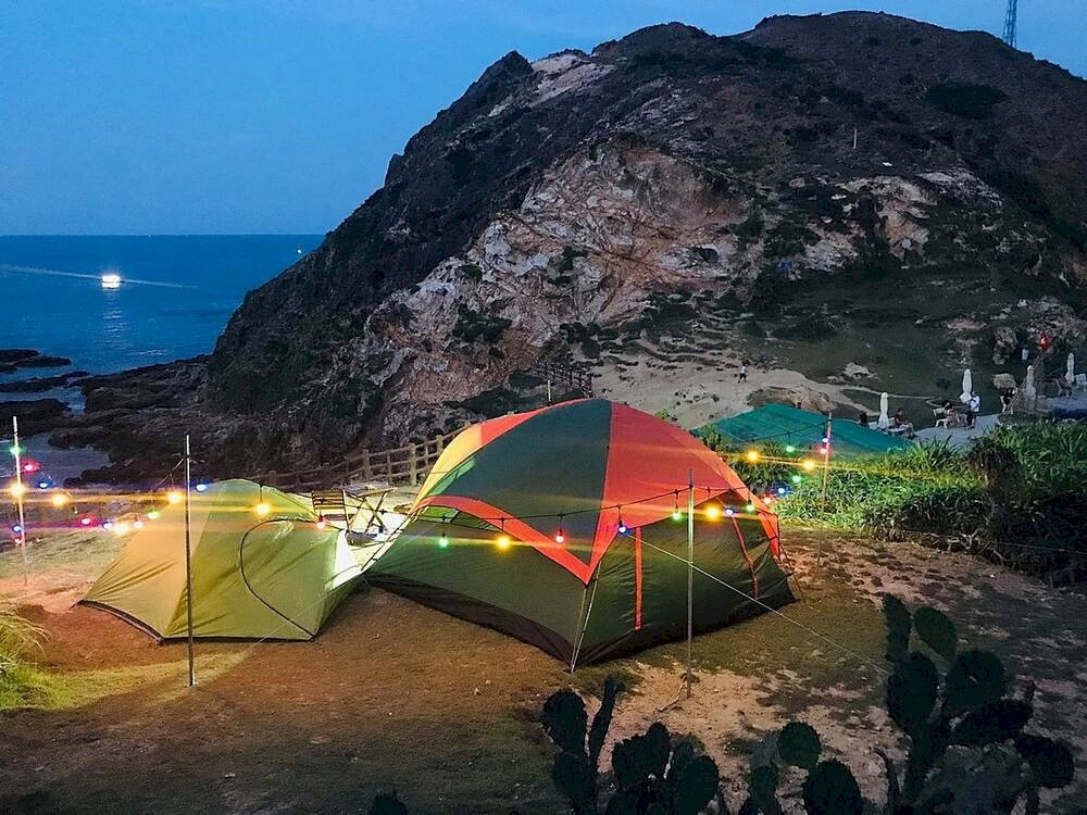 Du khách cắm trại qua đêm tại Kỳ Co